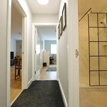 One Bedroom In Gloucester Road North *
