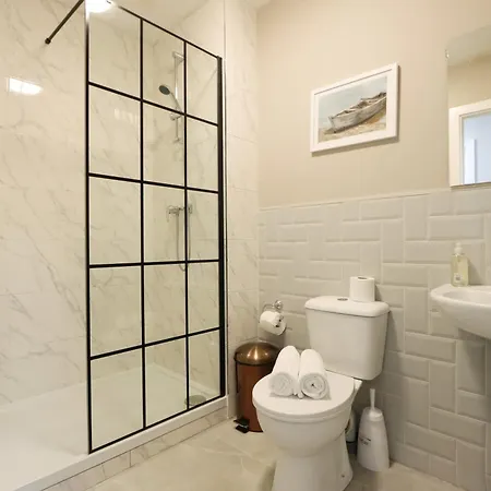 One Bedroom In Gloucester Road North Appartement